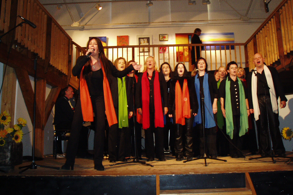 Kulturprogramm mit Jutta Weinhold und ihrem Gospelchor 18.06.2004)