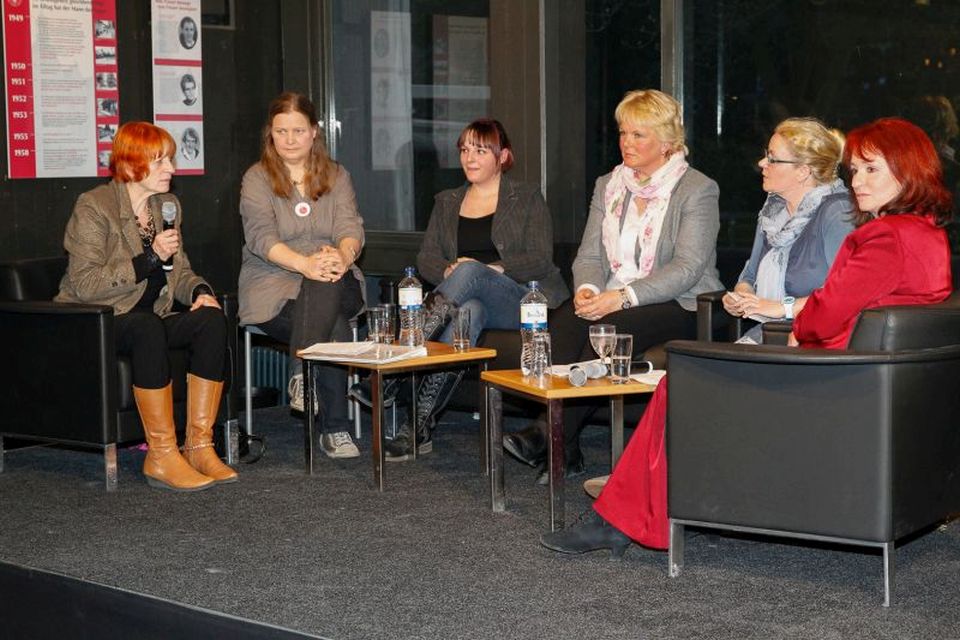 Talkrunde mit Moderatorin Kathrin Stolz, mit Gründungsmitgliedern, Beraterinnen und Klientinnen (2015)